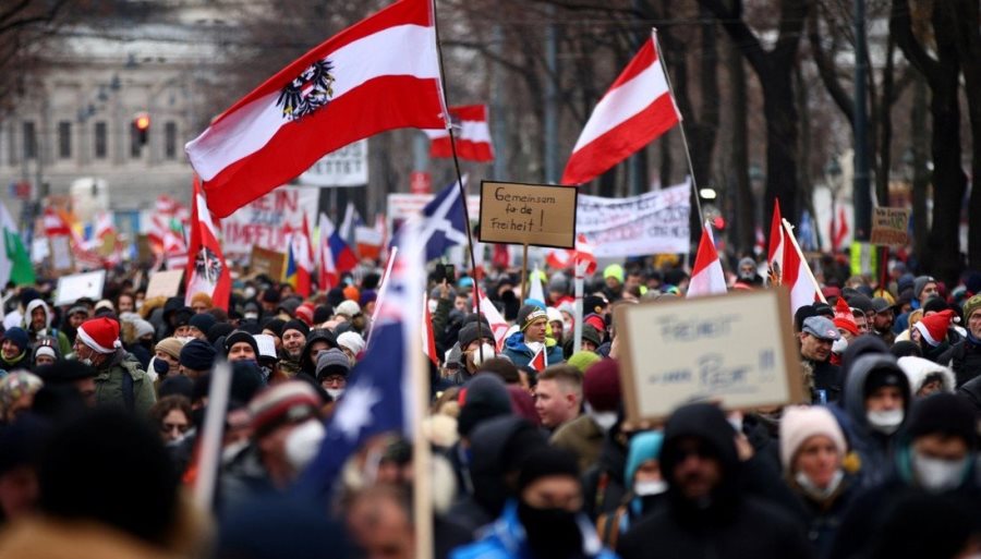 Kufizimet e reja shkaktojne protesta ne te gjithe Europen